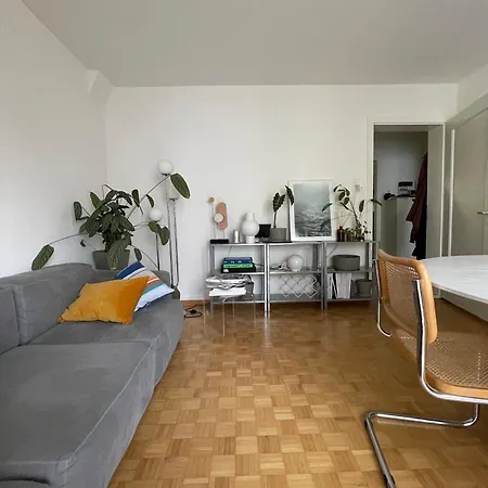 Stylish 3-room Altbau Flat Balcony & Office Apartmán