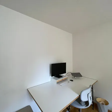 Stylish 3-room Altbau Flat Balcony & Office *