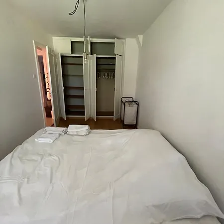 Stylish 3-room Altbau Flat Balcony & Office Apartmán